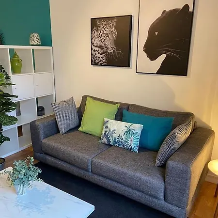Apartment Jungle Chic *